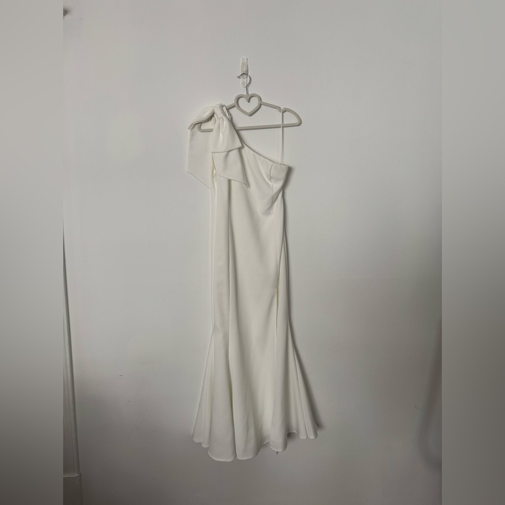 Petal & Pup Charmed One Shoulder Midi Dress Size M Off White